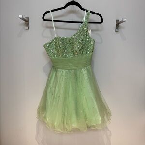 Dave & Johnny Green One-Shoulder Kids Formal Dress